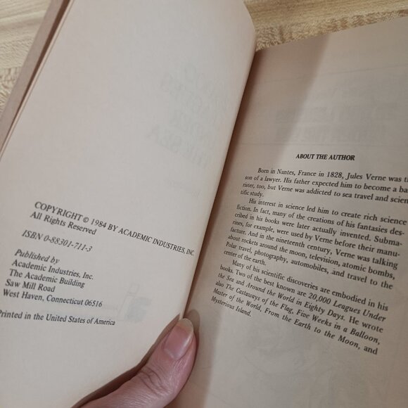 20000 Leagues Under the Sea Jules Verne 1984 B&W Pocket Classics Comic Paperback - Picture 6 of 7